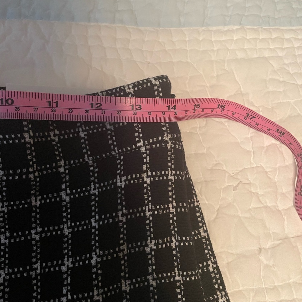 Ann Taylor Black Plaid Crop Pants Size 2 - Picture 5 of 6